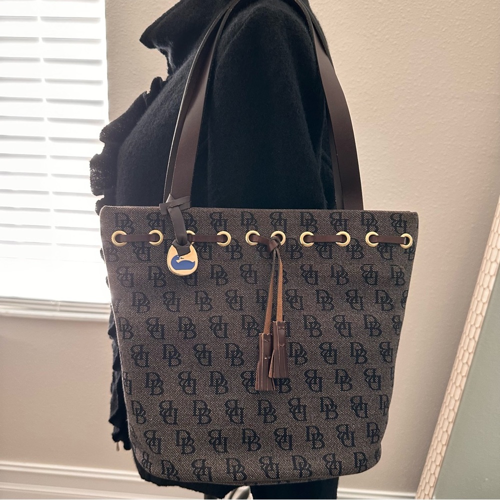 Dooney & Bourke Medium Tote Bag Tassel Bucket Monogram Brown Tmoro - New